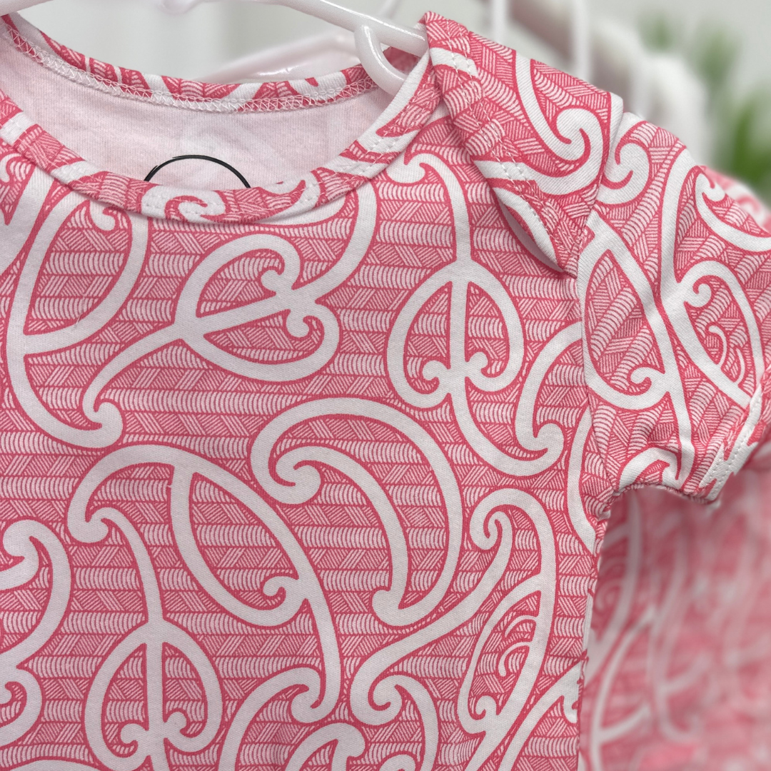 T-Shirt Onesie - Raumati (Māwhero/Pink)